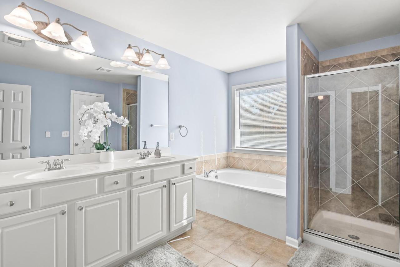 Вілла Calming Grey Townhouse With Jacuzzi Bathtub Атланта Екстер'єр фото